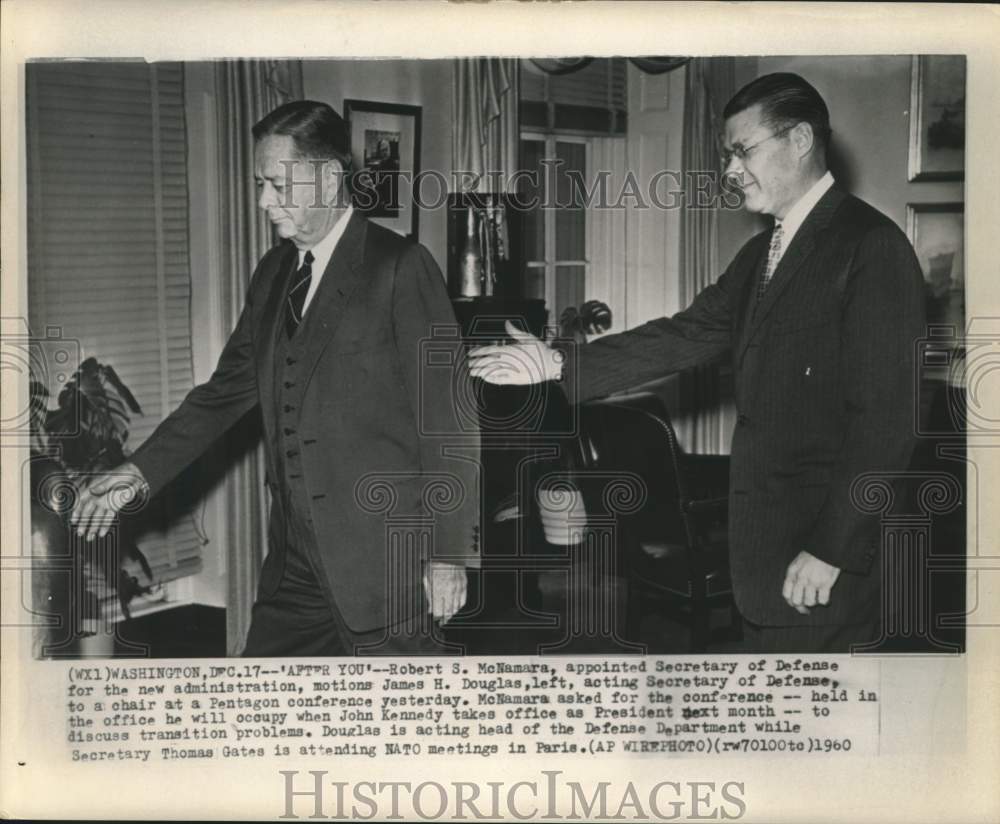 1960 Press Photo Robert McNamara motions James H. Douglas to chair at Pentagon