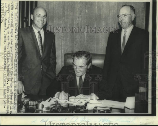 1966 Press Photo Governor McKeithen signs bills as Representatives look on