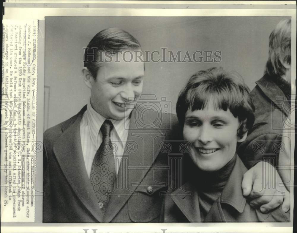 1974 Press Photo Former Guardsman Mathew McManus and wife smile over acquittal
