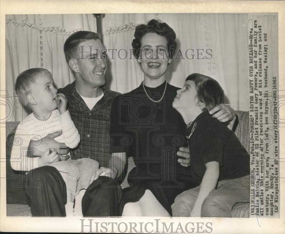 1962 Press Photo U2 Pilot Francis Gary Powers' sister Janice Melvin and family