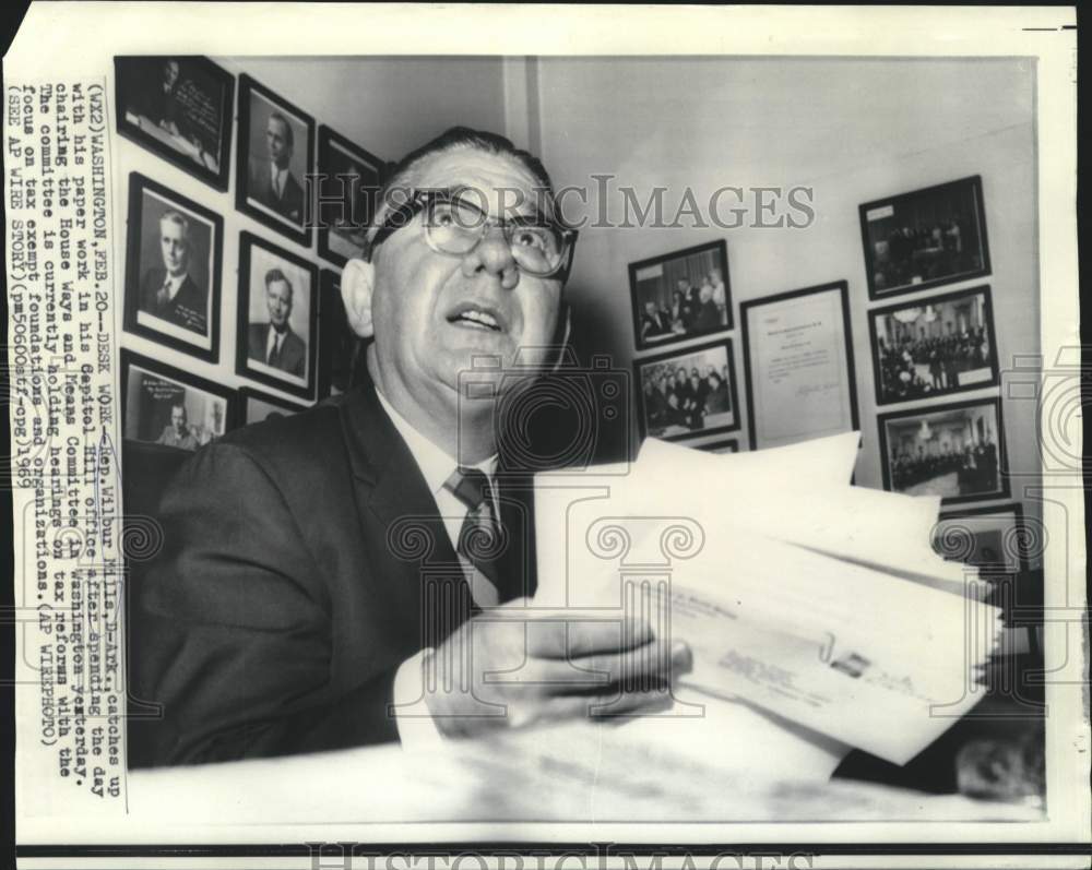 1969 Press Photo House Ways and Means Chairman Wilbur Mills in Capitol office