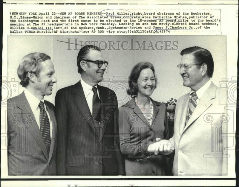 Load image into Gallery viewer, 1974 Press Photo AP chairman Paul Miller with new board members in New York
