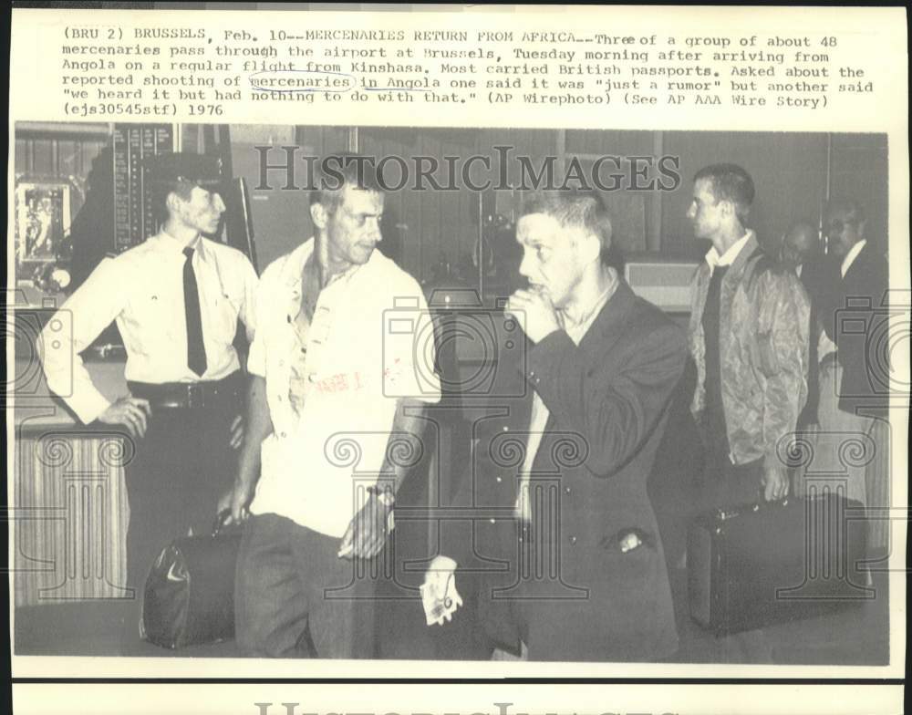 1976 Press Photo Mercenaries returning from Africa arrive at Brussels airport.