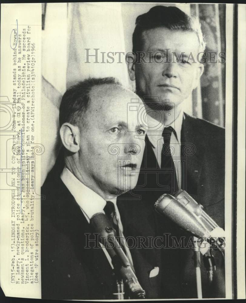 1966 Press Photo Mayor Lindsay introduces new police commissioner Howard Leary