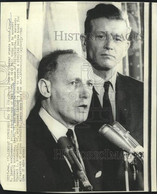 1966 Press Photo Mayor Lindsay introduces new police commissioner Howard Leary