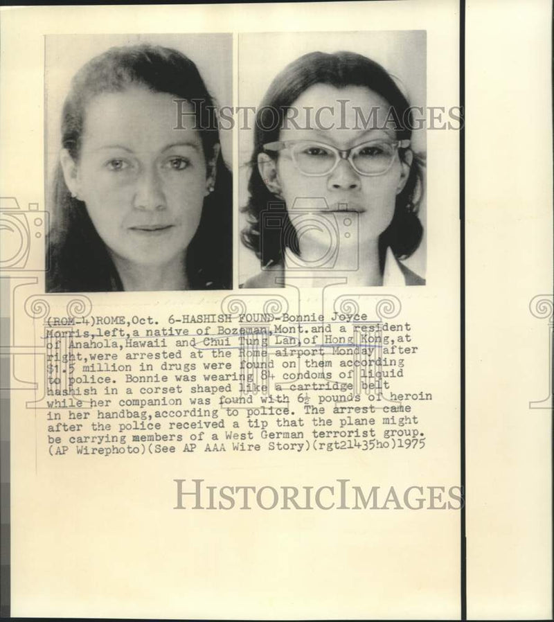 Load image into Gallery viewer, 1975 Press Photo Bonnie Joyce Morris and Chui Tung Lan arrested at Rome airport
