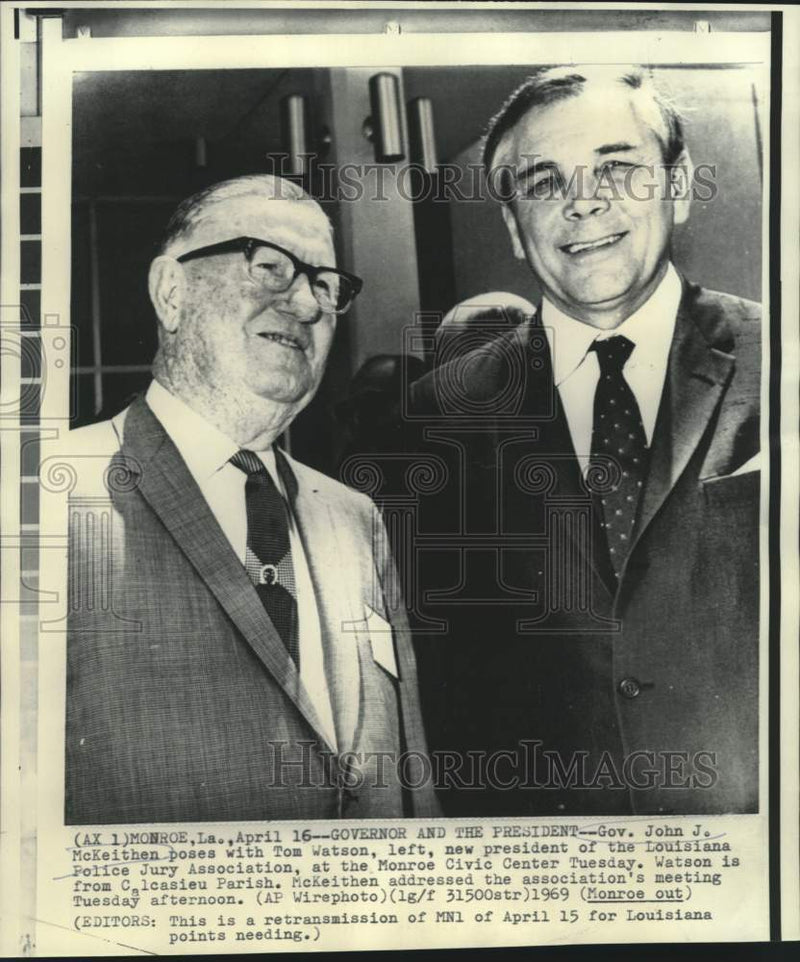 Load image into Gallery viewer, 1969 Press Photo Governor John McKeithen and Tom Watson at Monroe Civic Center

