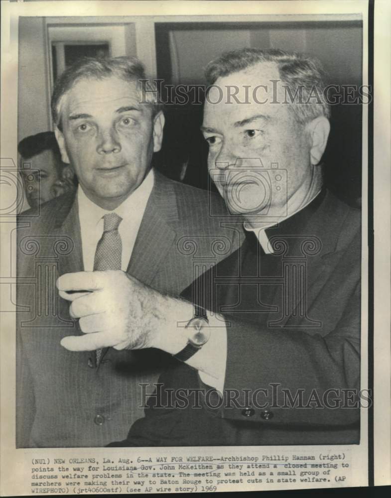 Load image into Gallery viewer, 1969 Press Photo Archbishop Hannan and Governor McKeithen attend welfare meeting
