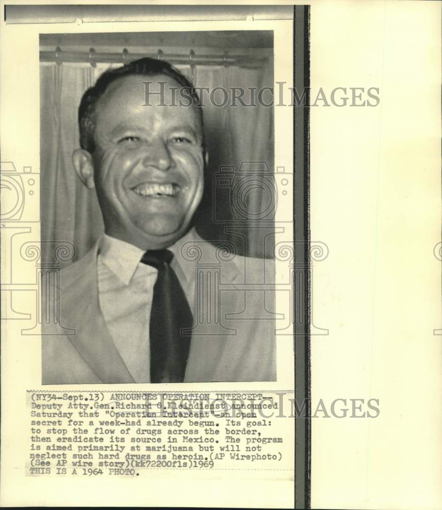 1964 Press Photo Richard Kleindienst announces &quot;Operation Intercept.&quot;
