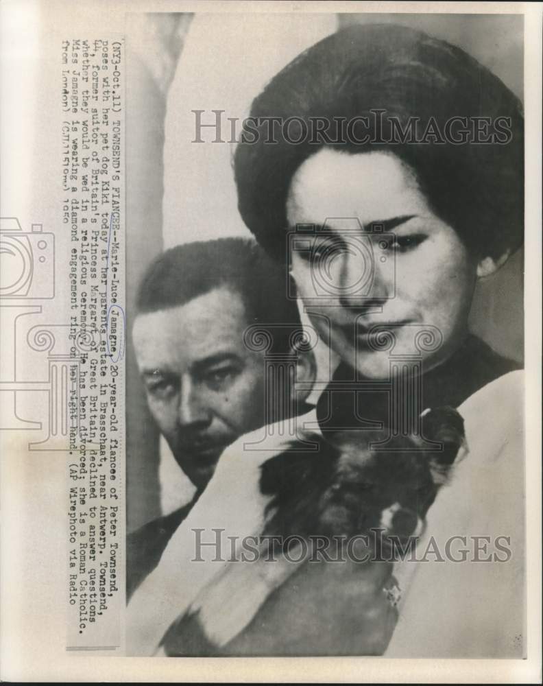 1959 Press Photo Fiancee of Peter Townsend, Marie-Luce Jamagne with pet Kiki