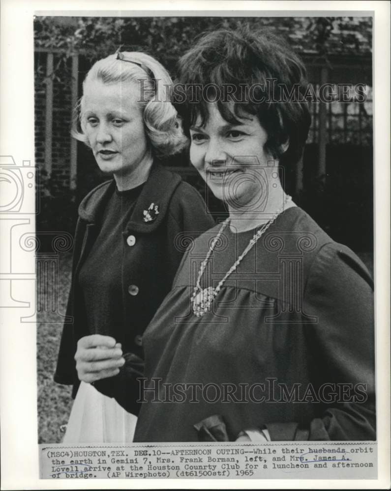 1965 Press Photo Astronauts Frank Borman and James Lovell's wives in Texas