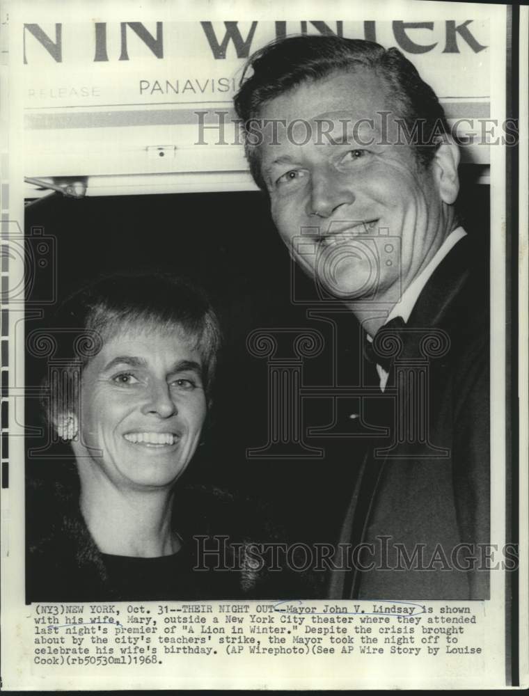 1968 Press Photo New York&#39;s Mayor and Mrs. Lindsay at theater premier