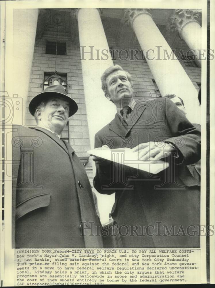 Load image into Gallery viewer, 1971 Press Photo Mayor John Lindsay and Rankin outside New York Federal Court
