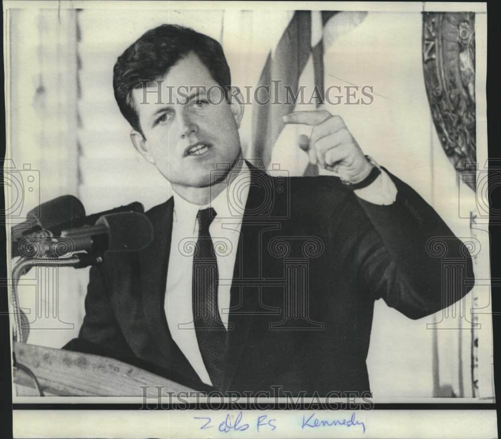 1967 Press Photo Senator Edward Kennedy at National Press Club luncheon