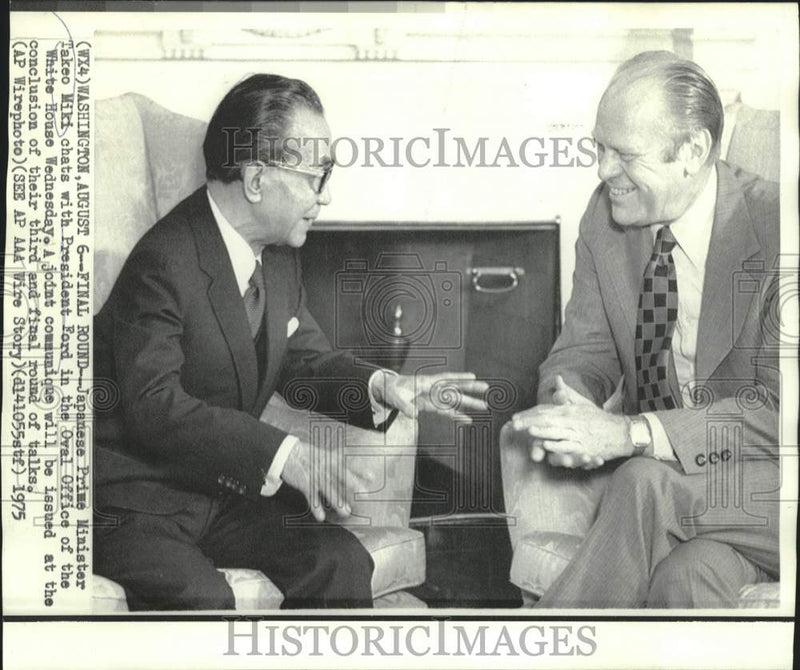Load image into Gallery viewer, 1975 Press Photo Japan's Prime Minister Miki and Ford in White House Oval Office
