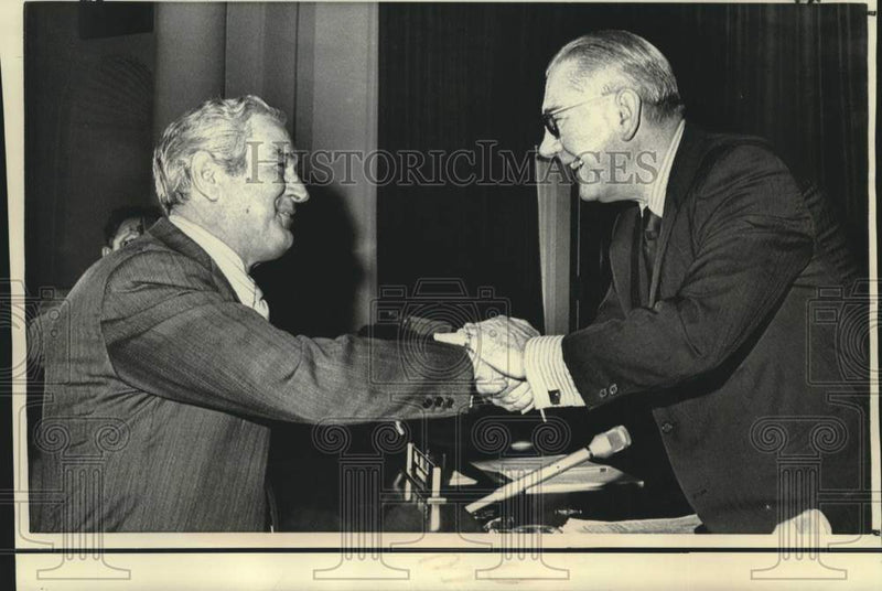 Load image into Gallery viewer, 1971 Press Photo Representative Mills and Connally discuss revenue-sharing
