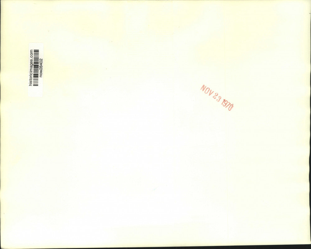 1970 Press Photo Blind Homecoming Queen Sharry Hudberg entertains at her dorm