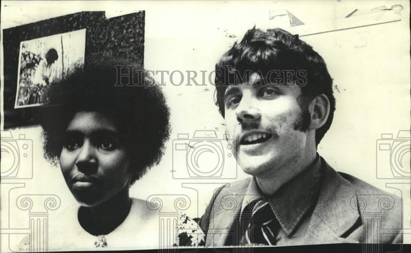 Load image into Gallery viewer, 1970 Press Photo Roger Mills &amp; Berta Linson plan to marry despite MS judge's ban
