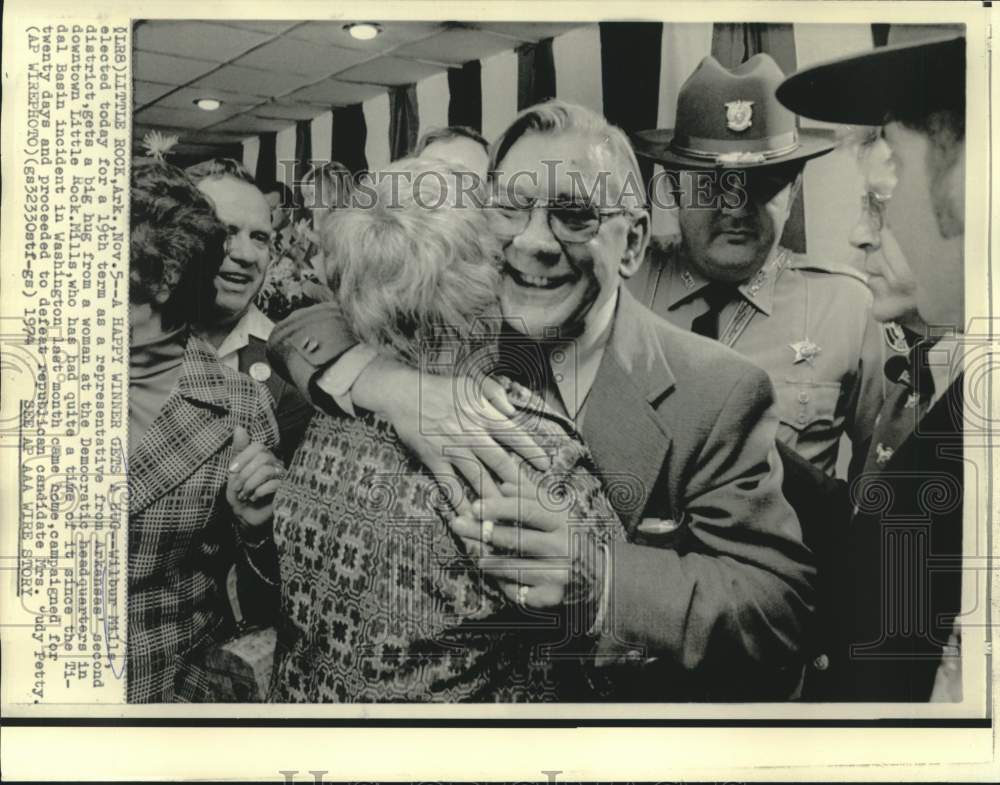 1974 Press Photo Wilbur Mills with supporter at Little Rock headquarters