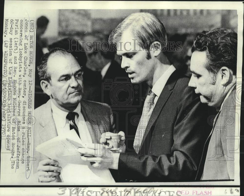 Load image into Gallery viewer, 1970 Press Photo Representatives Jones, Blue and McGehee discuss house rules
