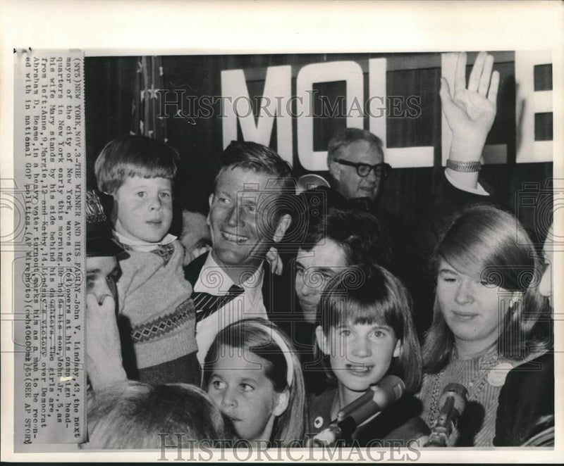 Load image into Gallery viewer, 1965 Press Photo New York's John Lindsay and family at campaign headquarters
