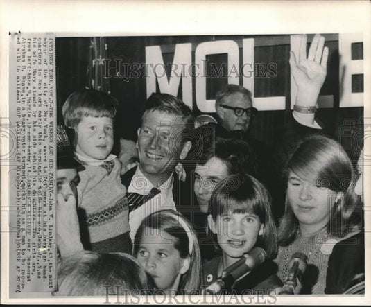 1965 Press Photo New York's John Lindsay and family at campaign headquarters