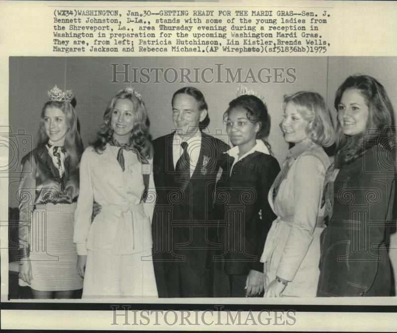 Load image into Gallery viewer, 1975 Press Photo Senator Johnston at Washington reception with Louisiana ladies
