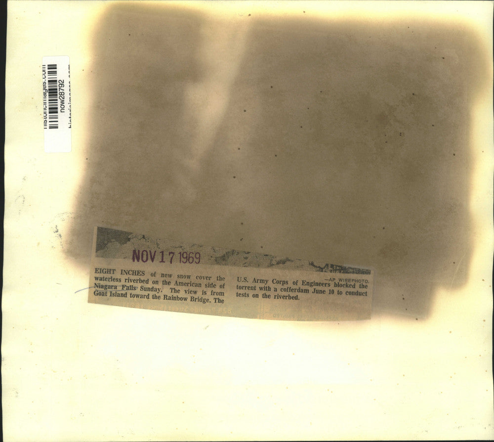 1969 Press Photo Snow covers waterless Niagara Falls riverbed in New York