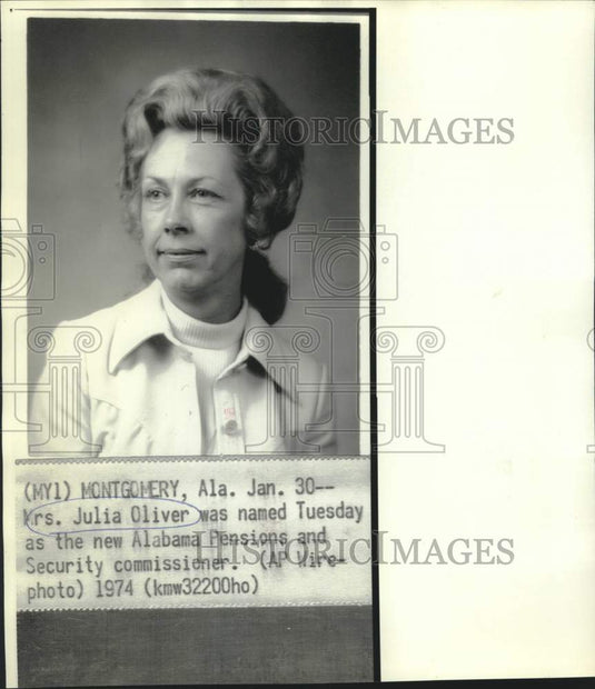 1974 Press Photo Alabama Pensions and Security Commissioner Julia Oliver