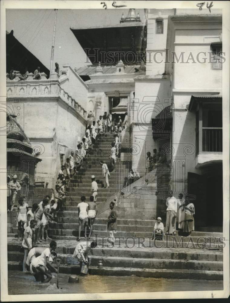 Load image into Gallery viewer, 1958 Press Photo Katmandu residents stand in line for daily water ration.
