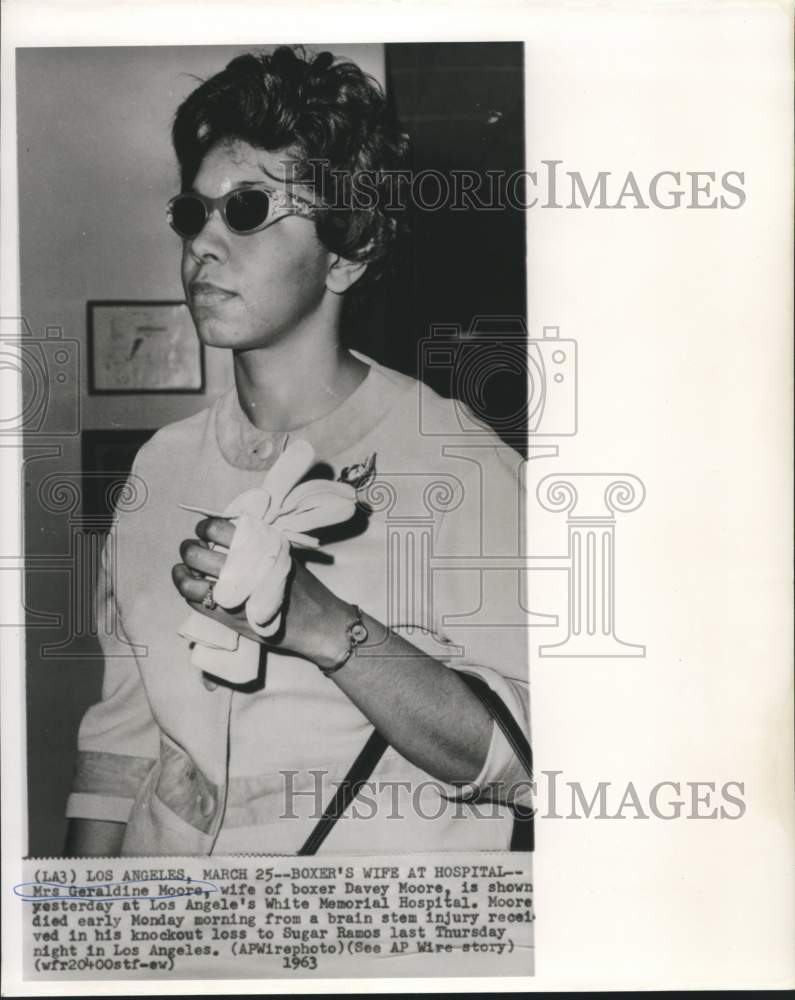 Load image into Gallery viewer, 1963 Press Photo Boxer Davey Moore's wife shown at Los Angeles hospital
