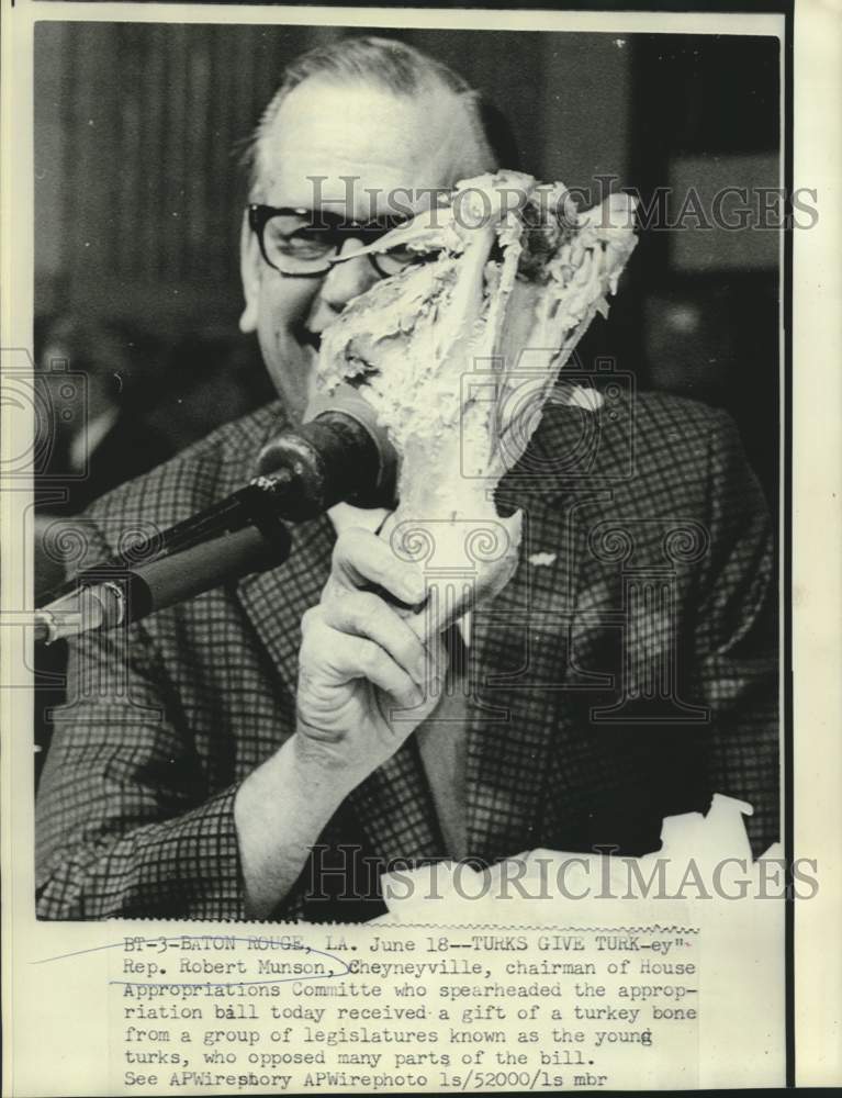 Load image into Gallery viewer, 1970 Press Photo Representative Robert Munson receives turkey leg in Baton Rouge
