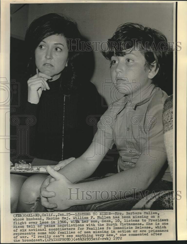 Load image into Gallery viewer, 1972 Press Photo Barbara Mullen, wife of missing pilot, and son in California
