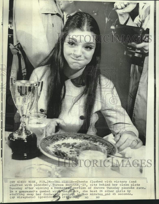1971 Press Photo New York's pancake eating contest winner Teresa Nerotto