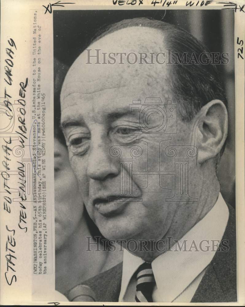 Load image into Gallery viewer, 1965 Press Photo US Ambassador to UN Adlai Stevenson at White House - now29182

