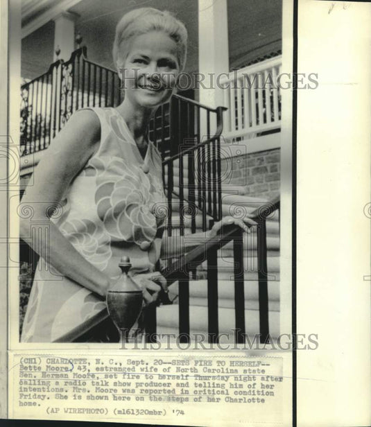 1974 Press Photo Estranged wife of NC Senator Moore, Bette, at Charlotte home