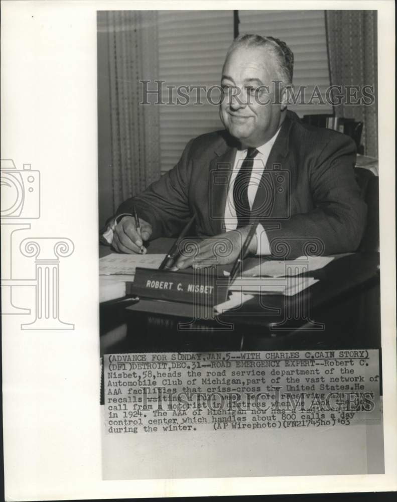 1963 Press Photo Road emergency expert Robert Nisbet of Auto Club of Michigan