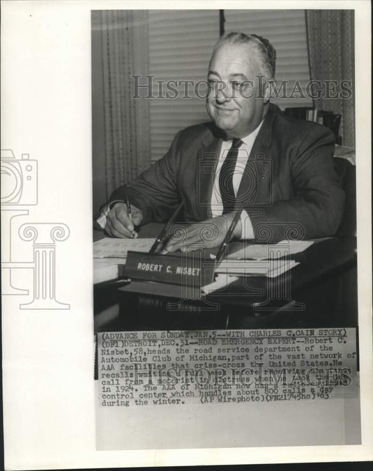 1963 Press Photo Road emergency expert Robert Nisbet of Auto Club of Michigan