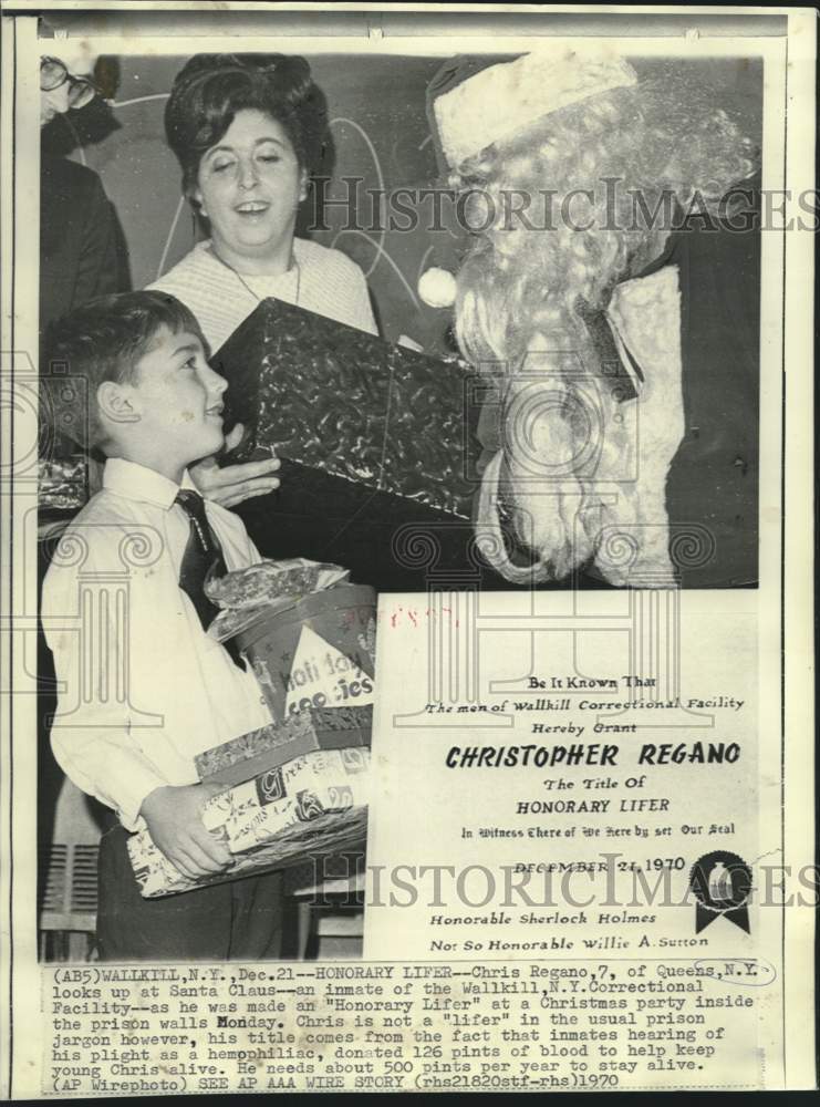 1970 Press Photo Honorary Lifer, Chris Regano with Wallkill Santa Claus in NY