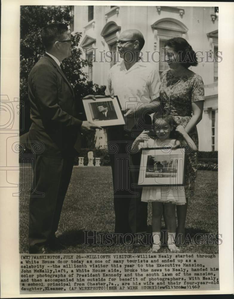 Load image into Gallery viewer, 1962 Press Photo William Nealy is millionth Executive Mansion visitor for 1962
