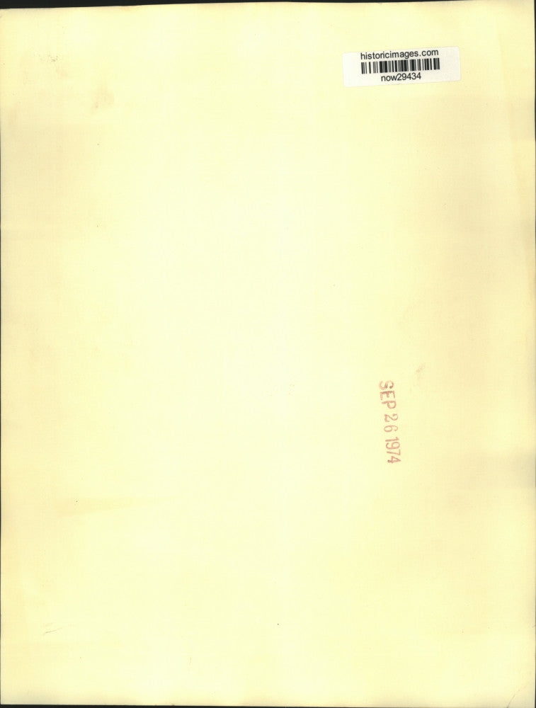 1974 Press Photo Press Secretary Nessen briefs newsmen behind new podium