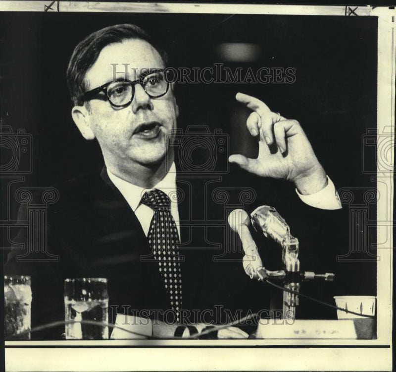 Load image into Gallery viewer, 1971 Press Photo Economic Adviser Arthur Okun testifies in Washington
