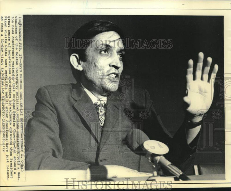 Load image into Gallery viewer, 1972 Press Photo Boston University's Ishwer Ojha at Boston news conference
