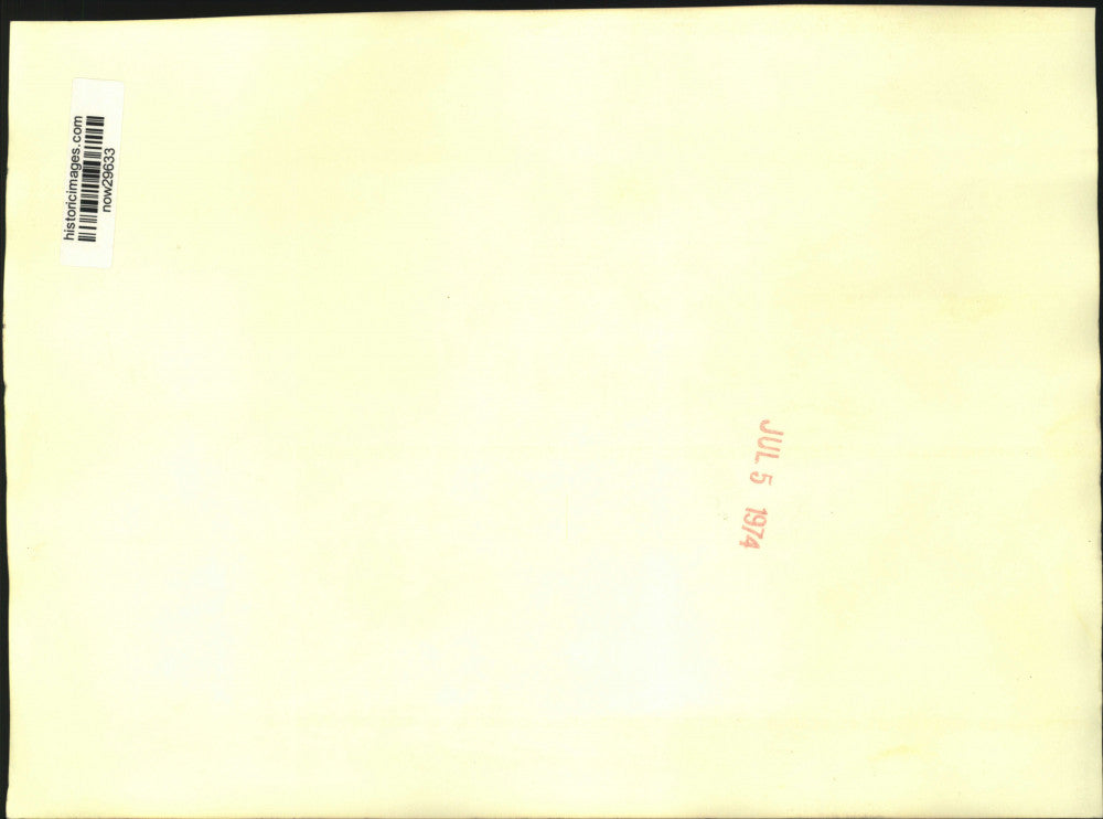 1974 Press Photo Marines and Coast Guardsmen clean oil from banks of Mississippi