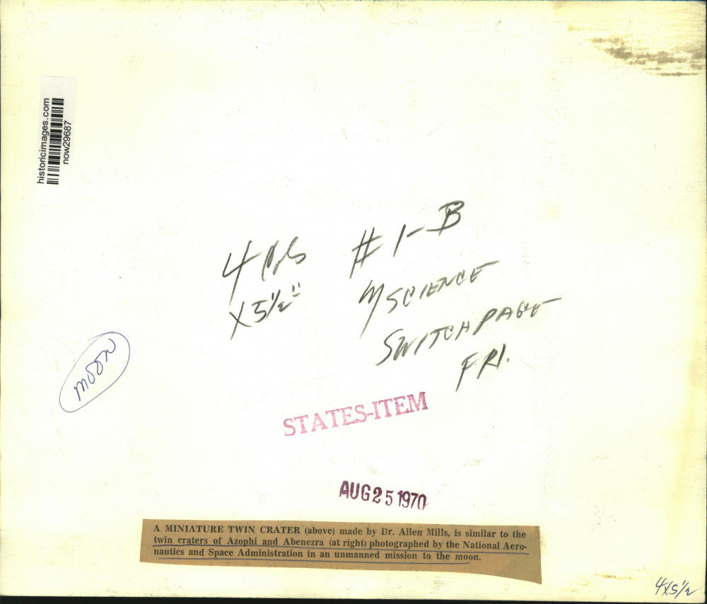 1970 Press Photo Dr. Allen Mills twin crater creation similar to moon craters