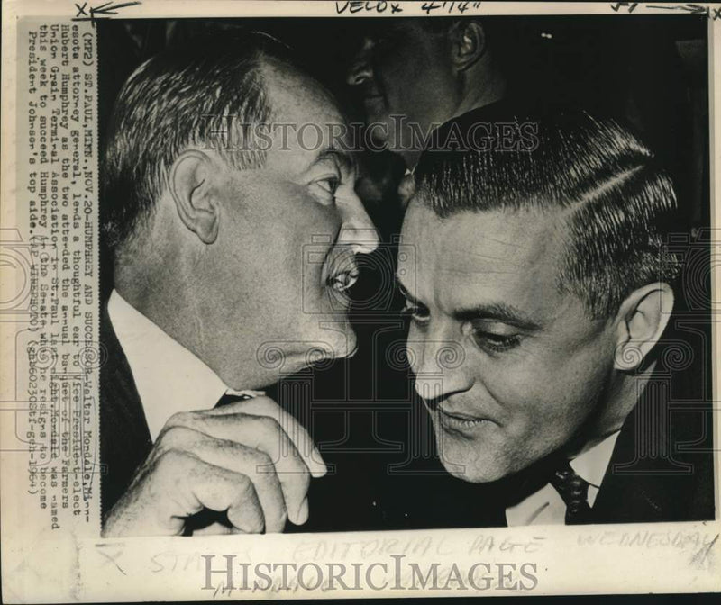 Load image into Gallery viewer, 1964 Press Photo Minnesota's Walter Mondale and Humphrey at Grain banquet
