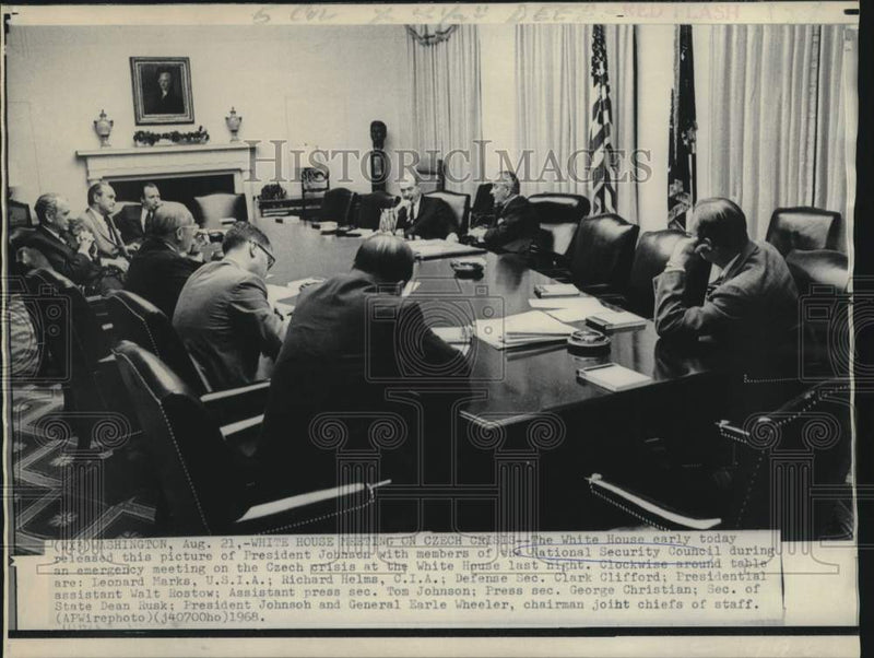Load image into Gallery viewer, 1968 Press Photo Johnson and National Security Council members at White House
