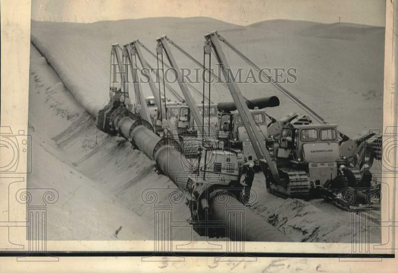 Load image into Gallery viewer, 1974 Press Photo Soviet Union's largest natural gas pipeline Central-Asia Center
