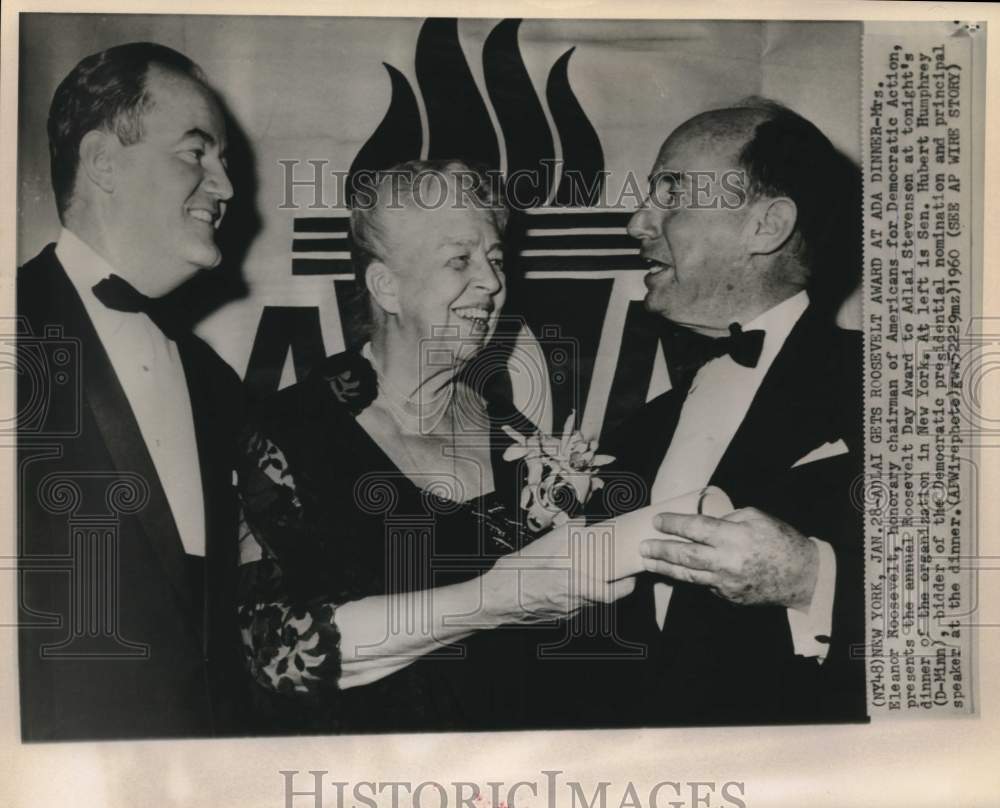 1960 Press Photo Adlai Stevenson presented Roosevelt award at RDA dinner in NY