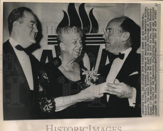 1960 Press Photo Adlai Stevenson presented Roosevelt award at RDA dinner in NY